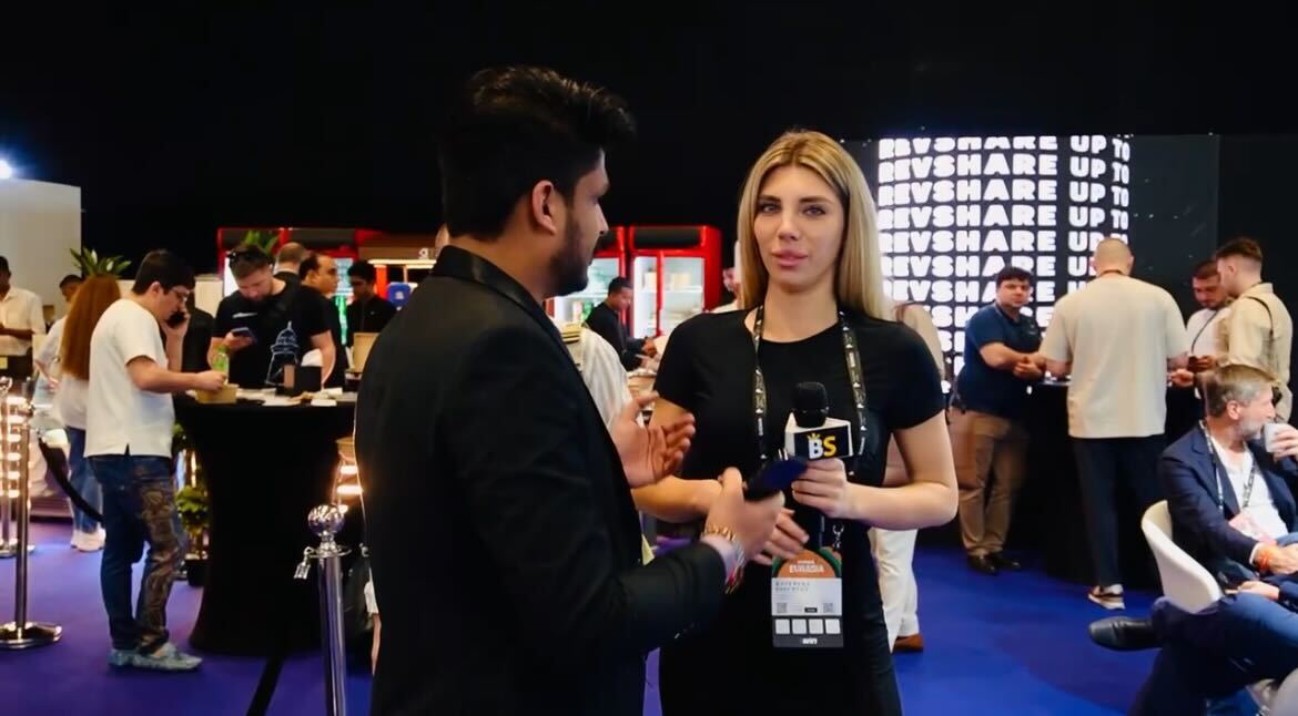 Networking at a Dubai event